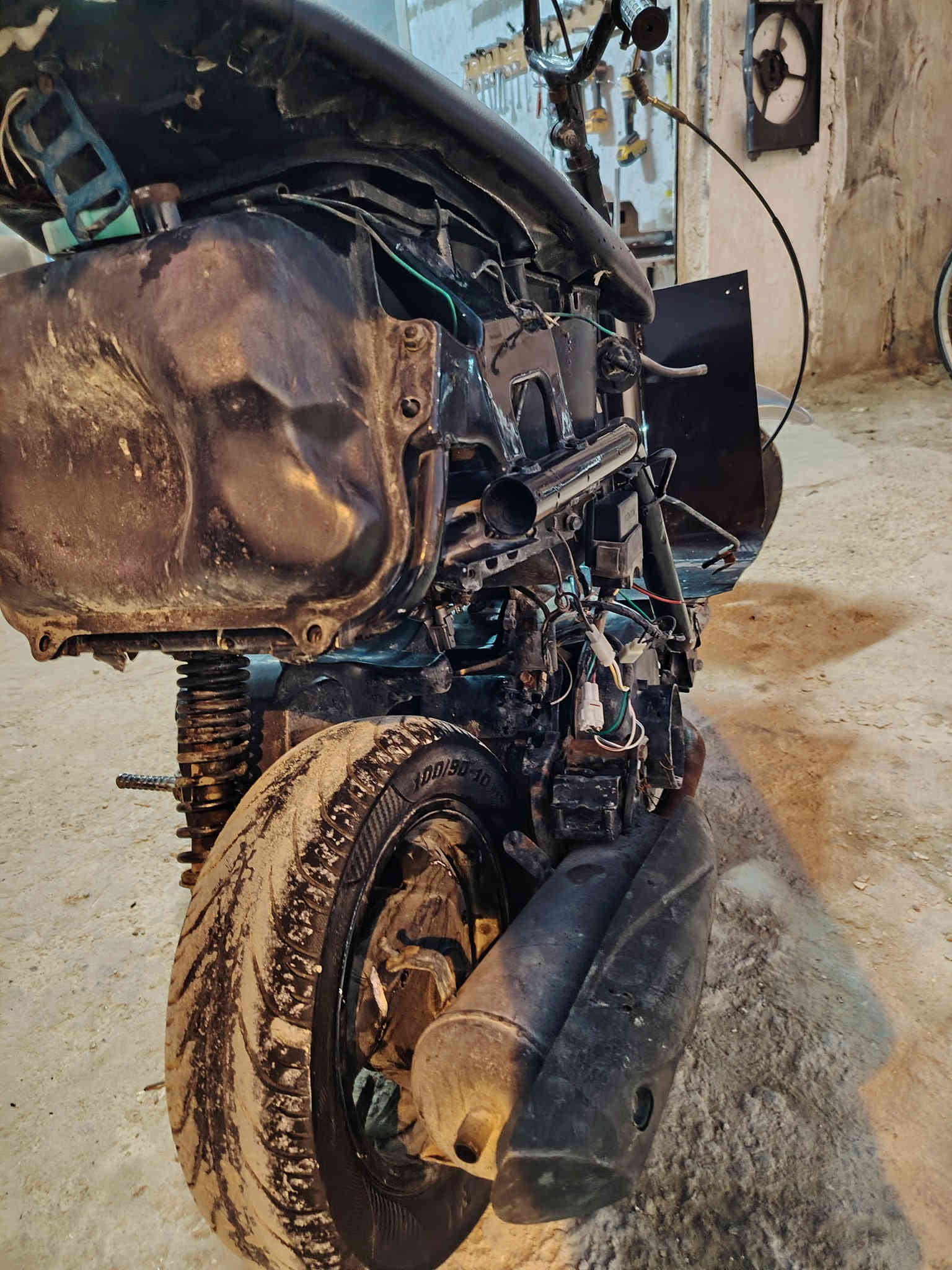 السلام عليكم من رخصت الدمن المحترم فراشه فحل مكينه مفتوحه قبل سنه مجفته بوشه اصليه وتجفيته كله تفصيخ اصلي مشروطه المكينه لا تنقيص ولا تبخير سرعه فول 140مبدل ستوني كابريتر وعقل وملف وكتف شحن ودبلات ويدت بانزين وسيامه ويدت بريك وبنزات شي عله شي الله وكيلكم ذاب عليه 130الف رايدخ 165 دراجه تاخذه كلش مذب عليه هاي فيحال اذا تريد ذب فقط ترتيب اكسسوارات غيره مذب دهن ستوني بدلت بانزين مفوله وتاركه لنو ماطلع بيه عدي سياره فه مامحتاجه جنت مخليه شغلي اطلع بيه الي تفيده بخدمته عنواني نجف ناحيت الحريه ***********تواصل
