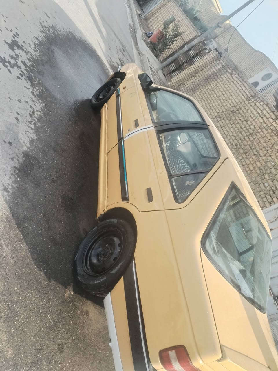 السلام عليكم بيجو ٤٠٥ مديل ١٠ السياره جاهزه مكينه وكير وحداديه وكهربيات كلهه جاهزه مصفرهيئه وغرمات ورقم انكليزي وسنويه لل ٢٧ بيهه الجاملغ الخلي مصبوغ والبنيد طاير ع قماره السعر ٢٤$ مكان السياره كوت مركز المدينه /الرقم/***********
