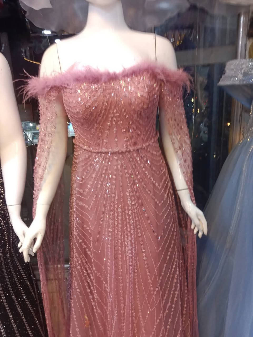 تصفيه فساتين سهره تركي استعمال جدا قليل واكو بعدهم ليبل اي قطعه بيع ٢٥ الف  سنتر باربي للاعراس النجف الأشرف مكتب الرشيد بدايه شارع الصياغ طابق الاول ***********
