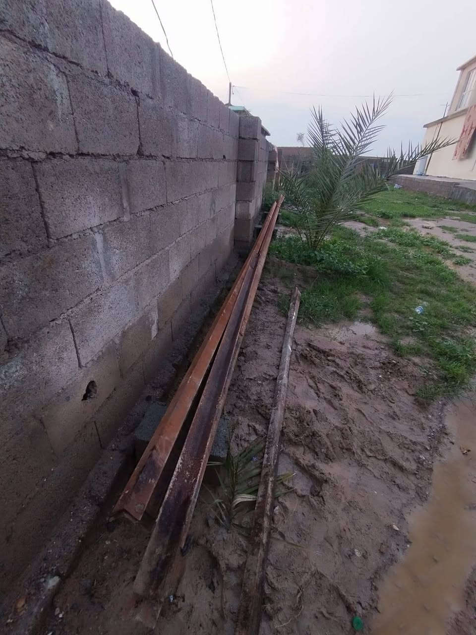 سلام عليكم زواية وشيلامان لبيع الزواية 6طولهن 12متر 2طولهن 5متر وشيلمانت 3طولهن 5متر السعر خاص او لاتصال عل رقم ***********
