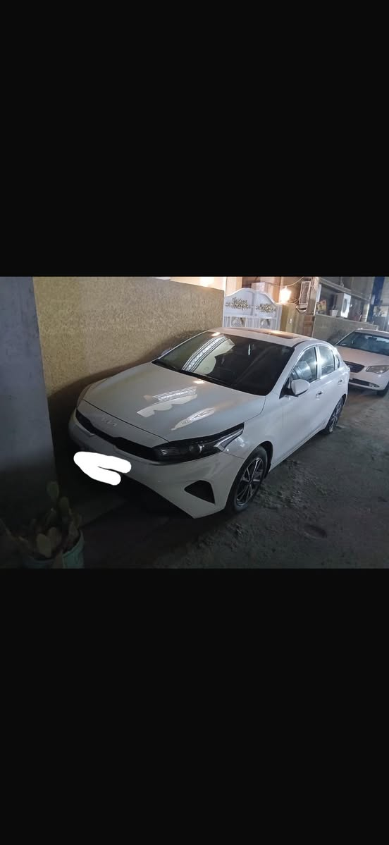 سيراتو ٢٠٢٤ الدوليه فول مواصفات سياره جديده ماشيه ٥١ ألف مكينه ٢٠٠٠  مكان السياره بغداد كراده ***********
