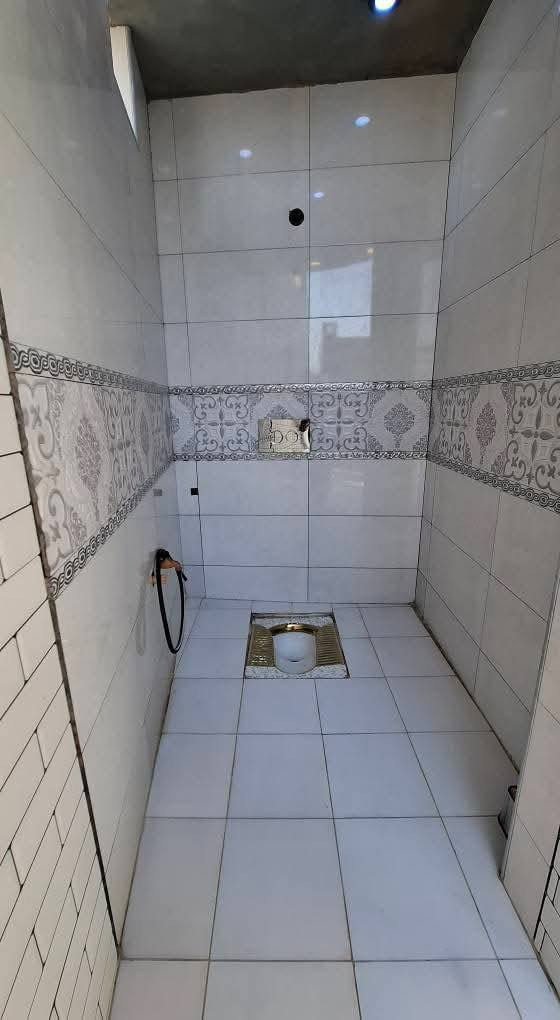 مشتملات عدد ثنين نفس الشكل لكن مو لصق بيناتهن مشتملات ثنين قاط ونص قاط الاول كاشي ثاني بورسلين طابو زراعي قرار٢٥ السعر 55 خلف مجمع الرحاب للأتصال ***********/***********
