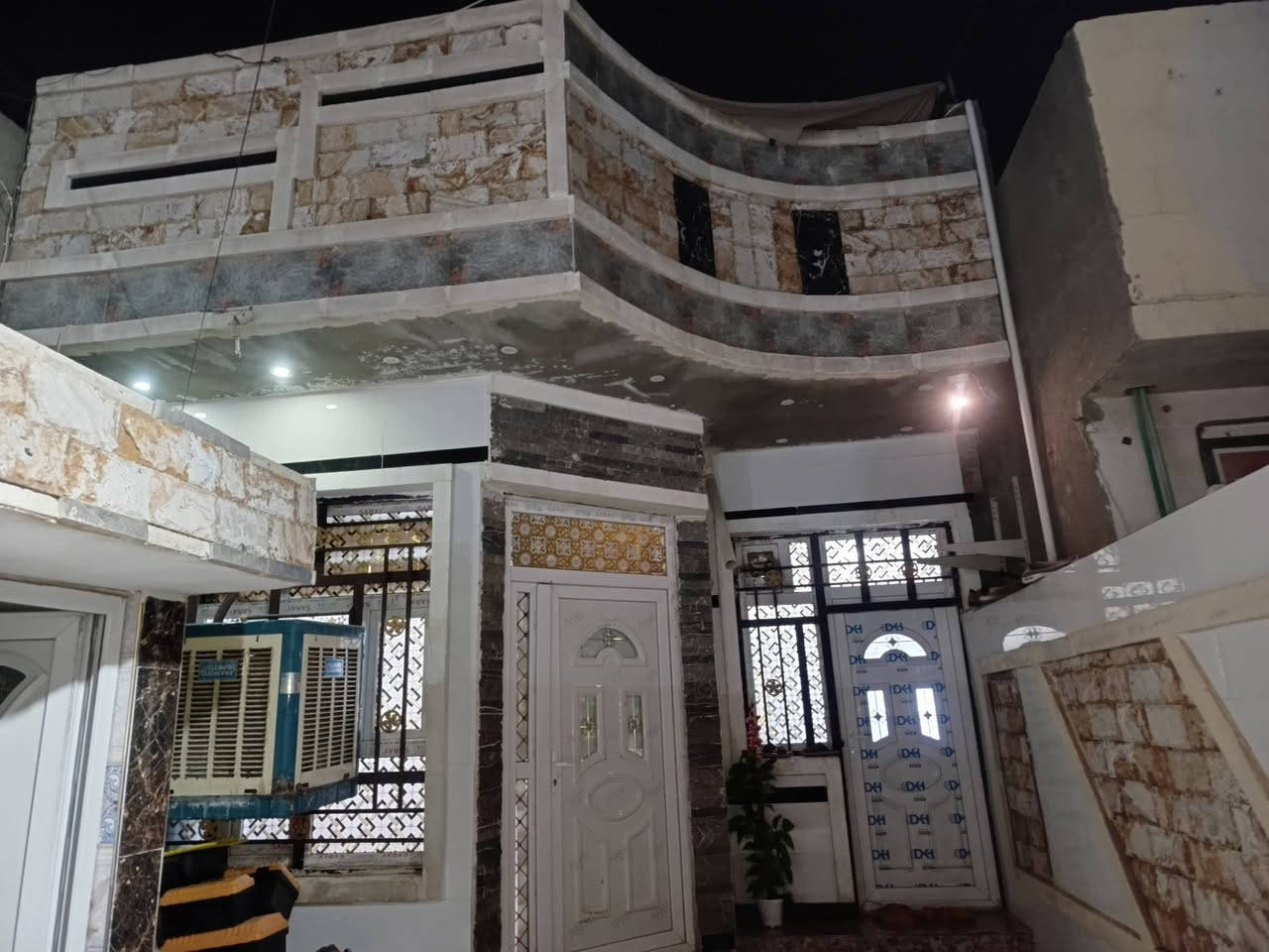 سلام عليكم اخون بيت مساحه 130 معامله تطويب كامله من كل نواحي عنون كاطون رازي شارع  مدارس فرع ابو ‏‪***********‬‏مشتاق وكيل 60 بيه مجال
