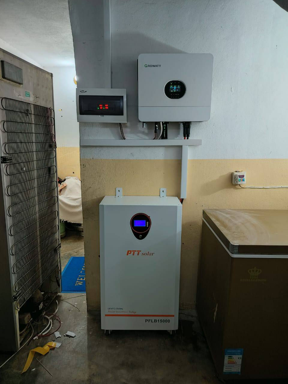 جانب من أعمالنا – شركة آشور للطاقة الشمسية
تم بحمد الله ربط منظومة طاقة شمسية في المجمعات /   بكفاءة عالية وتشغيل مستقر
🔹 مكونات المنظومة:
▪️ 7 ألواح شمسية (إيرا)
▪️ بطارية ليثيوم 15 كيلو واط PTT
▪️ إنفرتر 6كيلو واط كرواط
⚡ الأداء:
🔸 15 أمبير نهاري
🔸 10 أمبير ليلي
نضمن لكم طاقة مستمرة وتوفير عالي واعتمادية بكل الأوقات
📍 العنوان: أسديرة عليا
👤 بإدارة: أحمد البوحسيب
📞 رقم الهاتف: ***********
آشور للطاقة الشمسية… نكافح الظلام بالطاقة النظيفة
#آشور_للطاقة_الشمسية
#الشرقاط
#المجمعات
#أسديرة_عليا
#الطاقة_الشمسية
#طاقة_نظيفة
