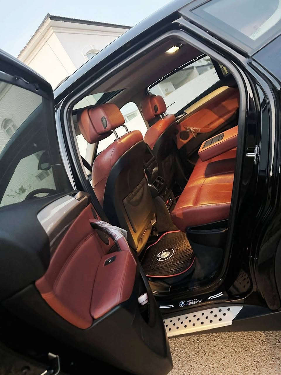 السلام عليكم من رخصه الادمن // اريد مراوس بكدلاك 21
بي 
ام دبليو X6 موديل 2014 
فول فول مواصفات 6 سلندر توين توربو المرغوب
جلد ... سلايد ... شاشة 5 كامرات حساسات

         
  

السيارة عل ايد وحده من تاريخ استلامه 
 BMW X6 2014 اصل شركة 

استلام شركة العروش خليجي يعني  فول مواصفات السيارة جدا جدا نظيفة

 
  شرط الفحص برغي ممفتوح بالمحرك مكفولة كفالة عامة من جميع النواحي كير محرك صدر تبريد كافة الامور 
محرك 6 سلندر توين توربو المرغوب طبعا بانزين اصل ماشاء الله سحب ومشي ماينوصف 

اللون اسود 
المواصفات ... كثيرة جدا راح اذكر بعضها 
جلد ... سلايد ... شاشة ... 5 كامرات ... حساسات امامي خلفي وجوانب ... صندوق كهرباء  ... سيدي جنجر 6 اقراص ويل اصلي شركة مميز ... بردات خلفيه بلاد ... شاشة وسطيه شغاله 
اوتو هولد هاندبريك بصمه ستيرن
 كهرباء شفتات ستيرن 
كشنات كهرباء داخل احمر 
 ستيرن كهرباء 
والكثير من المواصفات الاخرى 

 غطاء صندق بلادالشركة سبير اصلي منازل

 حافظة الصيدلية البلادية كونترول شاشة خلفيه ايضا كل تفاصيله شركة للامانه سيارة
.. 

جاهزه من كافة التفاصيل  اي خلل بالدشبول او تحذير لايوجد 
للأستفسار وتساب ***********
