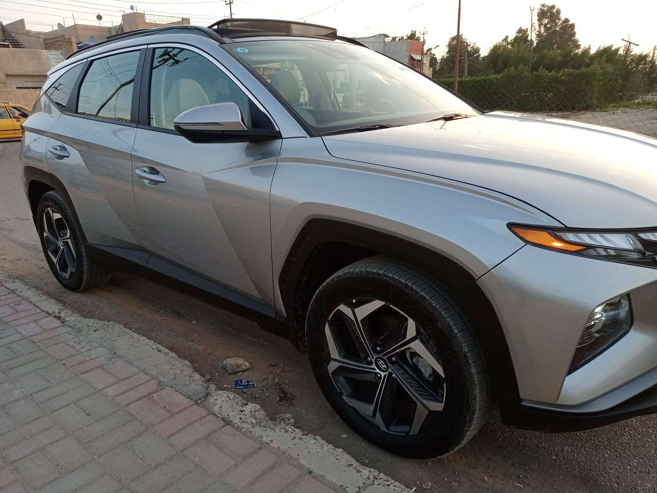 السلام عليكم  / توسان هايبرد موديل 2024 فول مواصفات رقم بغداد الجديد بأسمي السيارة صار شهرين من دخلت العراق.
ماشية 5300 #كيلو وقابلة للزيادة، 

السيارة مابيها صبغ ماعدا الدعامية الامامية مصبوغة فقط ، حادثها بس دعامية امامية وصور الحادث مرفقة بالمنشور. 

ومقدمة البنيد بي بارد فقط بدون صبغ. 

ايرباكات كلها سليمة ع وضع الشركة ، 

واكرر ماشية بس 5300 #كيلو وقابلة للزيادة. 

السيارة جديدة وبالعافية ع الياخذها . 

السعر 220 وبيها مجال بسيط. 

مكان السيارة بغداد / الكرخ 

***********
