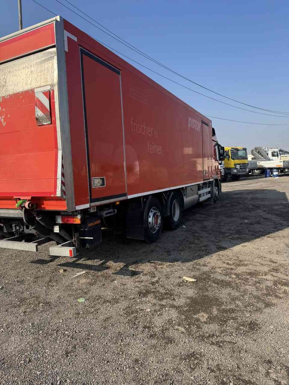 سلام عليكم ورحمة اللّٰه وبركاته الحلال الجديد معرض العكيلي
موديل ١١
براد يشتغل على الغاز
مرسيديس ٢٥٤١
كليومتر ٤٥٠٠٠٠
فول مواصفات رقم الهاتف ***********
