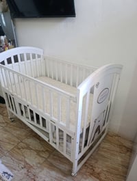 سرير اطفال للبيع بسعر ٨٠ مع الدوشك ومصدات للتواصل 07750357721