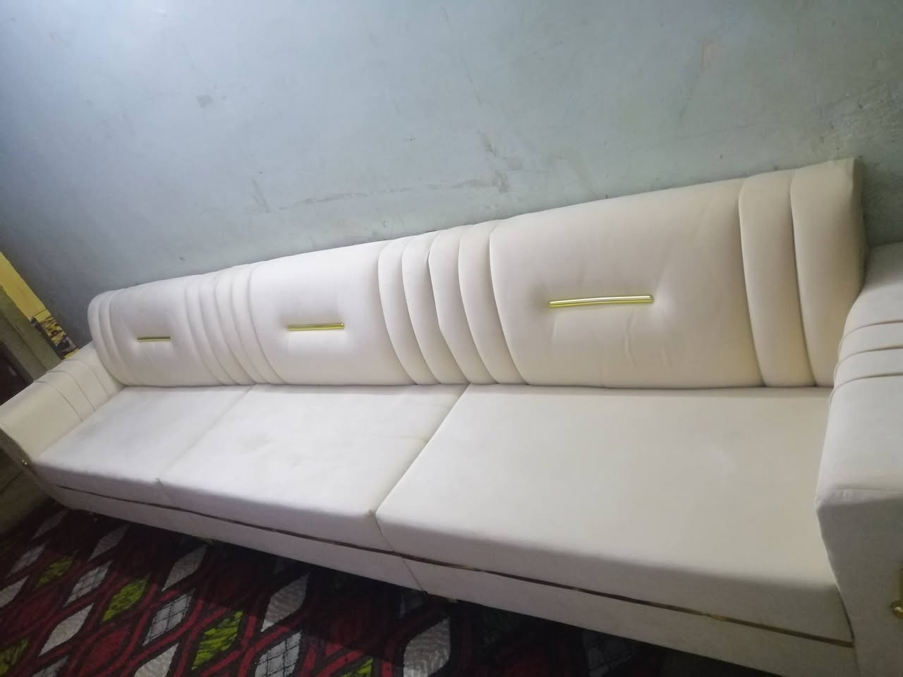 قنفات للبيع نظيفاات كلش ما بيهن اي عيب ٣ قطع تفصال طول ٤ امتار
***********
