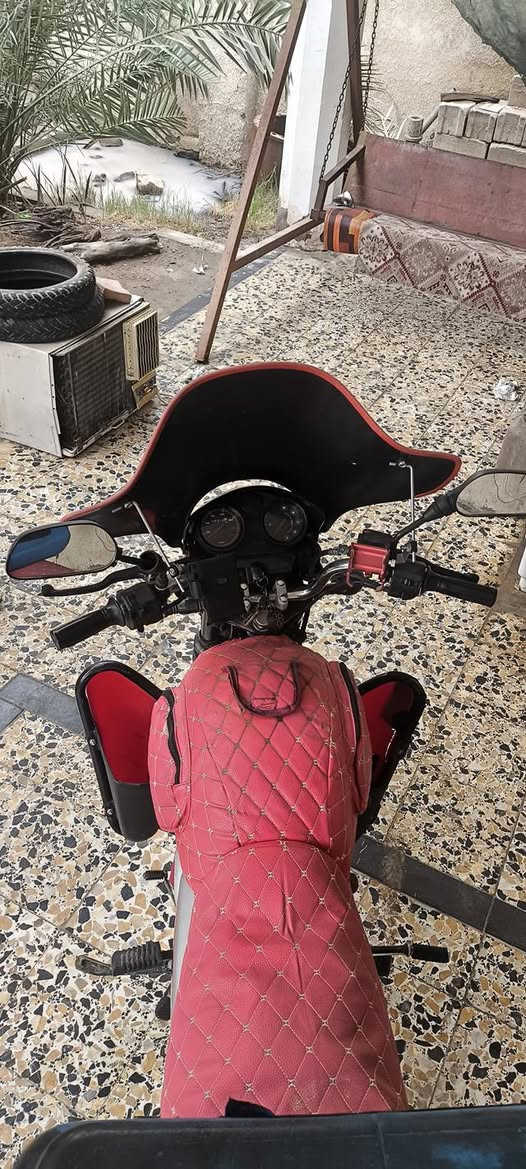 بوكسر موديل 22 مفتوحه  مره وحده يم امجد بلعشار بس مو عندي كفاله عامه كلشي شغال سلف هندر كهربائيات لايت زنون رقم وسنويه لوحات انكليزي لل28  مشتغله سبوعين ويه السيط بس مكان الدراجه بصره شط العرب الكباسي سعرهه مليونين وربع وبيهه
 مجال او مراوس بقفاز مرقم   والشراي يشلع عيوني رقمي *********** البصرة, العراق
