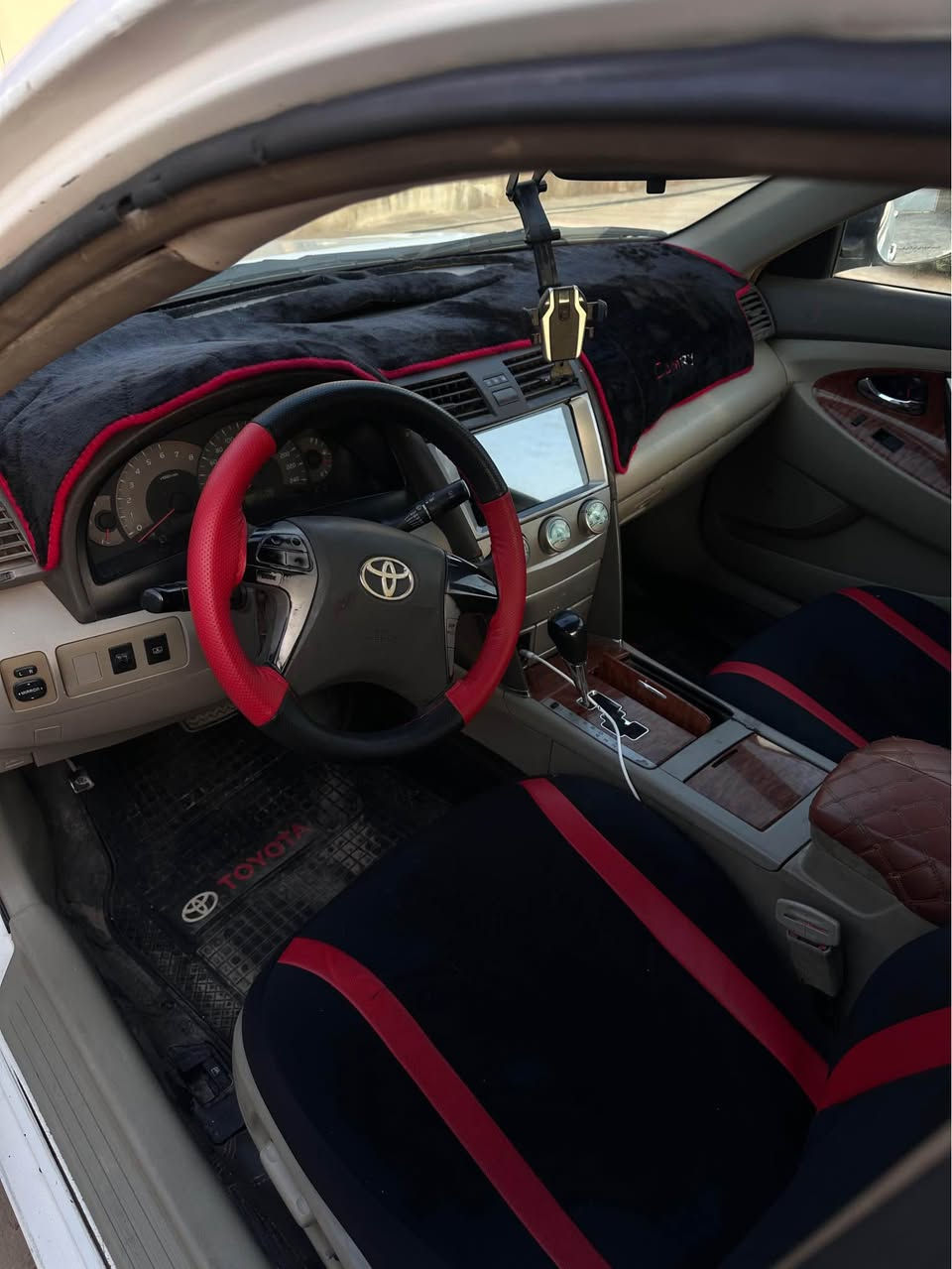 سلام عليكم 
للبيع كامري
 موديل 2009   GLX
خليجي
رقم بغداد انكليزي سنويه 2029
موصفات كشنات كهرباء
تحكم استيرن و مثبت سرعه و شاشه و فتحه سقف و حساسات دعاميه
السياره جاهزه للأخير الحداديه الأماميه و الخلفيه قبل شهر بدلته شلع من الدبلات و الباقي شلع كله بدلته و غرفه داخليه من ابطاين و ارضيه و السقف كله جديد بدلته من كهربائيات من تبريد كلها شغاله منضومه لايت فول 
ظرر جنطه و مصبوغه عام 
شرط تحويل 
سعر 80 ورقه ***********
مكلف بنشر اتصل ع رقم او واتساب
مكان سياره تكريت مكيشيفه تكريت, عكار
