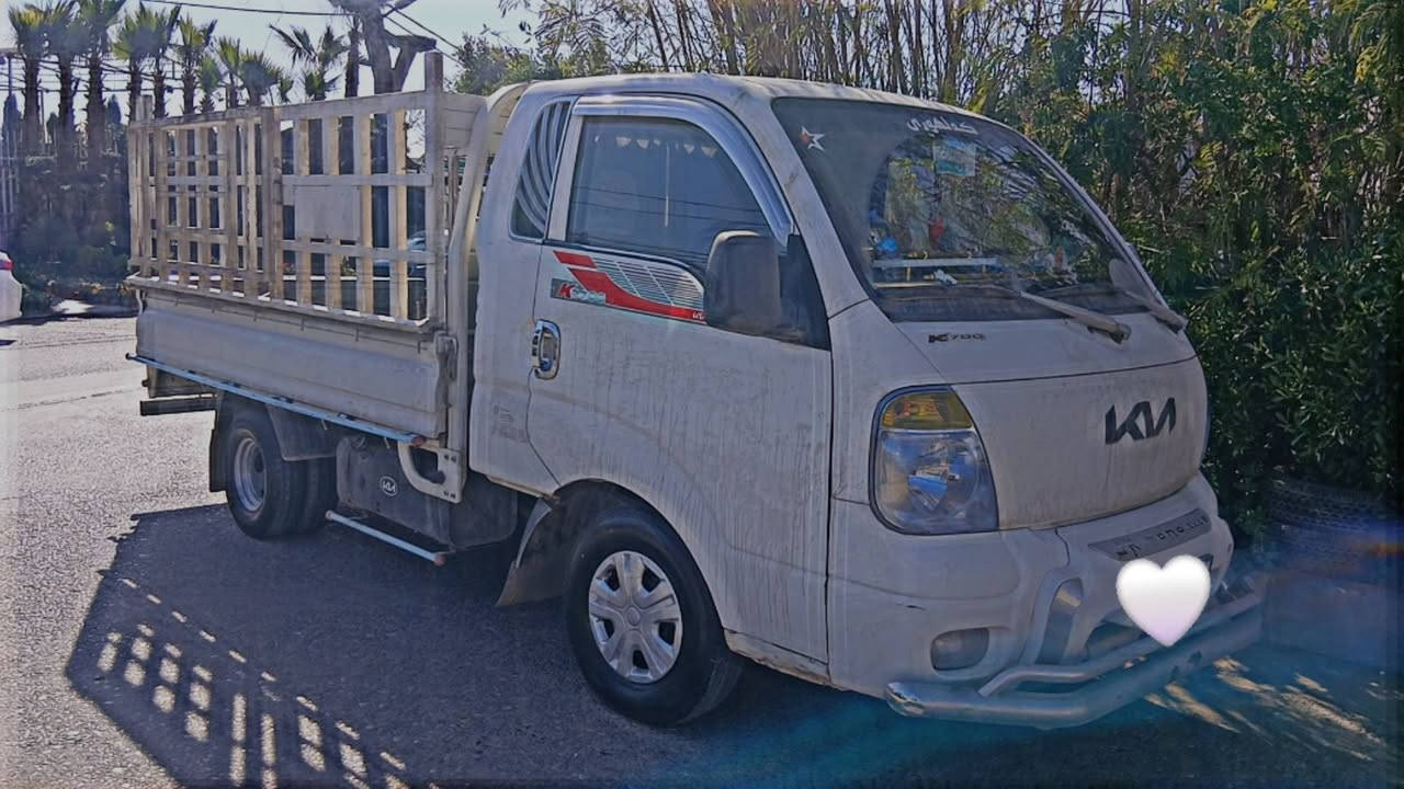 سەرەتا بە ناوی خودا 
کیا بۆ فرۆشتن 
مۆدیل ٢٠١٢ 
تەنها دەرگای لای سەکنی بۆیاغە بەبێ ناو گرتن 
گێڕ حادی ،مەکینە ٢٧٠٠ 
گێڕ و مەکینە و شانسی و تەقە و ڕەقە بەشەرت 
ڕەقەم و و سەنەوی و هەزە و ژینگە و هەموو شتی تازەیە 
بەناو خۆمە و یەک دینار مەسروفی تێدانیە و کامل جوانکاری بۆ کراوە
نرخی ١١٨ وەرەقە و مەجالەکی کەم 
***********
شوێن هەولێر
