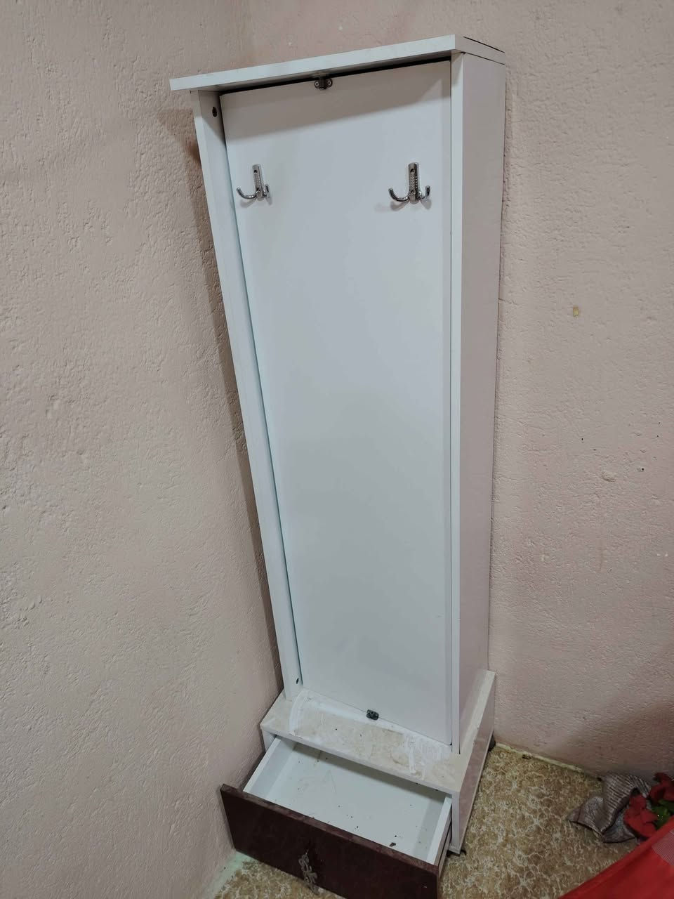 كنتور خشب صاج تركي اصلي +تعلاكه هيه ويا تجي السعر قيم واخذ لاتكلي بيش مستعجل ع البيع المكان التنومه شارع ٤٠
*********** البصرة, العراق
