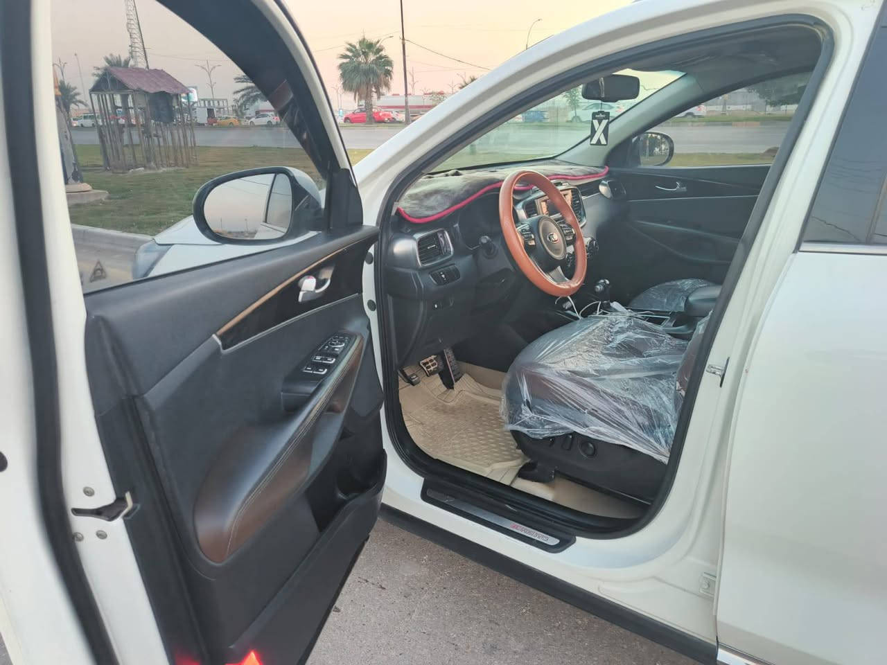 السلام عليكم سياره نوع سورنتو اكويتي موديل 2015شكل العشرين شكل الجديد فول موصفات واحد على واحد بنراما سته اسلندر سبعه راكب 3قطع تبريد حساسات كامره جبير السياره جديد كفاله عامه من صبغ وضربه وتبديل كير مكينه حداديه كفاله العنوان كربلاء السعر 213رقم الهاتف ***********
