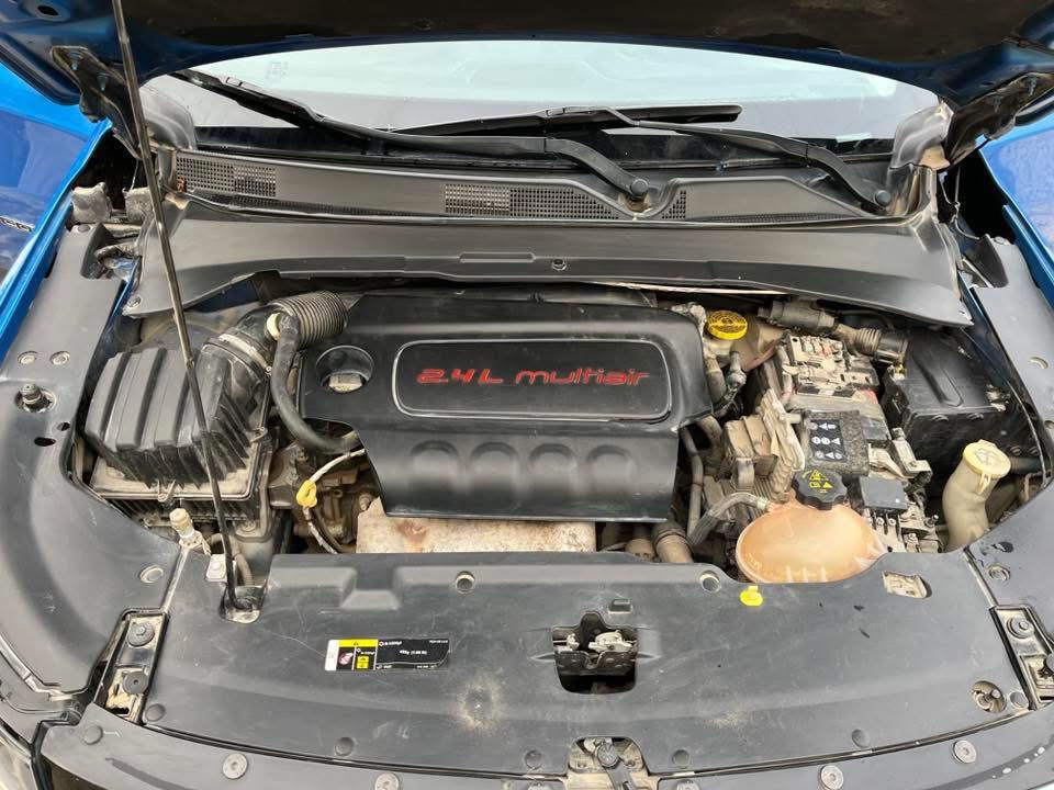 السلام عليكم للبيع جيب كومباس موديل 2020 مكينه 2.4 كير  9 نمر  بجم كبس ماشيه 52261 ميل سياره جاهزه من كلشي و بأسمي حادثها بابتين من جهه السايق و شويه من الدوسه السعر 135 مكاني بغداد حي الجهاد رقمي ***********
