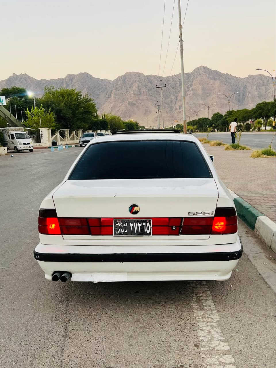 بیئێم مۆدێل ٩١ قەپات ماسەفاتە 
سلایتە مەزبوت ئیش ئەکا 
٤جام کارەبای
ئاوێنە کارەبای
٤تایەو ویلی لۆکی لە ژێرە 
سەنەویو وەکالەیە
گێر مەکینە توندو تۆلی بە شەرتە 
پێشو پشتی کەپسە سەقفی بە شەرتە بۆیاخ نیە
واتس ئەپی لەسەرە
*********** بشدار, السليمانية
