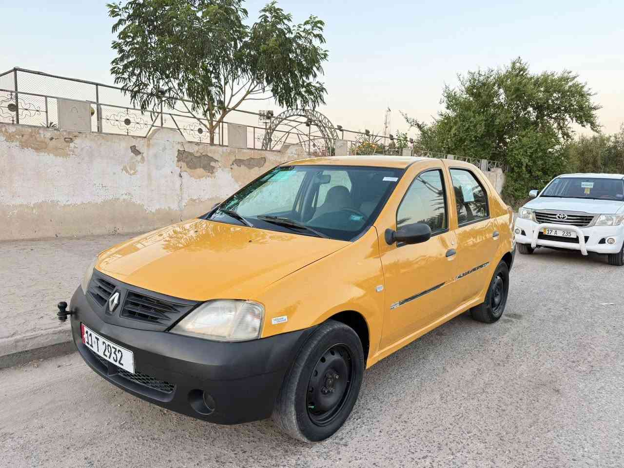 السلام عليكم للبيع رينو تكسي رقم بغداد انكليزي بسمي مداور مباشر جاهزه السياره مكينه كير حداديه  تخم تاير ما ناقصه برغي مصفره هيئه وغرامات للستفسار ***********المكان بل سماوه
