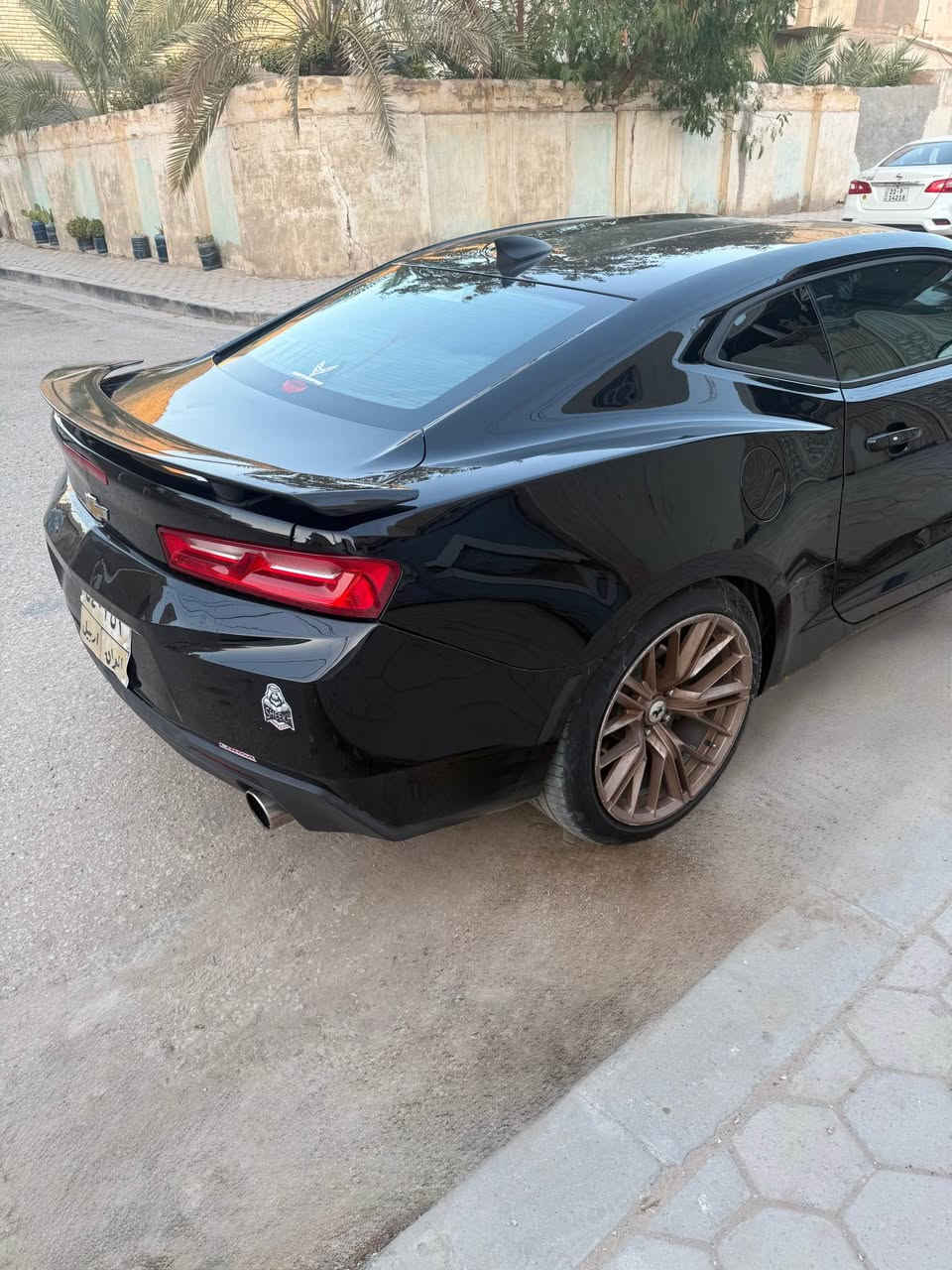 السلام عليكم 
كمارو 2018 للبيع 
محرك 6سلندر 
اكسل قفل 
كير اوتو 
كشنات كهرباء ⚡️ 
شفتات ستيرن 
وياله 20 تو سايز
السياره ماشيه 130 الف 
حداديه  نظيفه
عليه تخم تايرات جدد
تبريد ثلج 
السياره عليه ادامه كامله
وعليه بلكات ريسنك اصلي 
السياره عليه برمجه كلش حلوه وقويه
وعليه تفريغ واكس بايب وعليه اكتف اكزوز كلش حلو السياره جديده ونظيفه وقويه  كلش 
حادثه باب وجاملغ جهة السايق 
كفاله الشواصي  واللغود
السعر (135) ورقه وبيه مجال
*********** واتساب او اتصال خط Singapore

