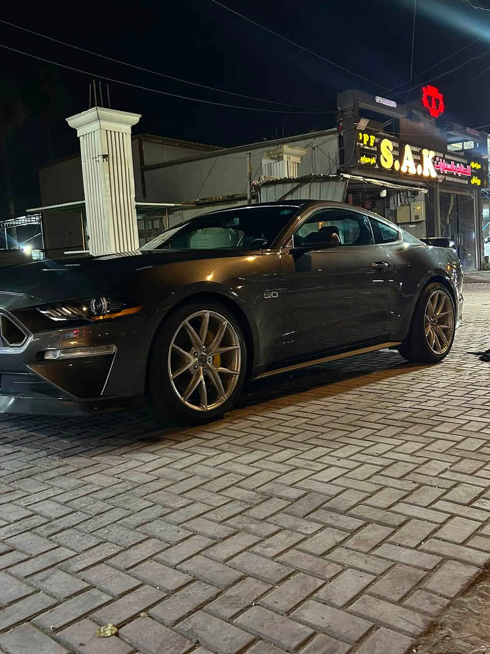 سلام عليكم موستنك GT  2018. كير عادي.
السعر 135  مستعجل علة بيعتهة 

كفالة لغود شواصي. حادث. السيارة دعاميات فقط. 

بيهة قطعتين كلير فقط احسبهن صبغ بدون حادث 

بيهة بارد بل الجاملغ فقط

السيارة جديدة بمعنة الكلمة 

السيارة ماشية 47 مايل 

    المحرك: 5.0L V8 Coyote (الجيل الثالث ستيج 3)

تبريد ثلج ❄️ 

صدر امامي. خلفي. جديد بل النايلون 

السيارة عليهة تفريغ X بايب. + دبات روش. اصلية  + بوابات 

ويل اصلي. 

 مزودة RTR  

منضومة زنون اصلية  

بيهة نواقص. بسيطة السيارة للستفسار ***********

مكاني. بغداد الوزيرية

