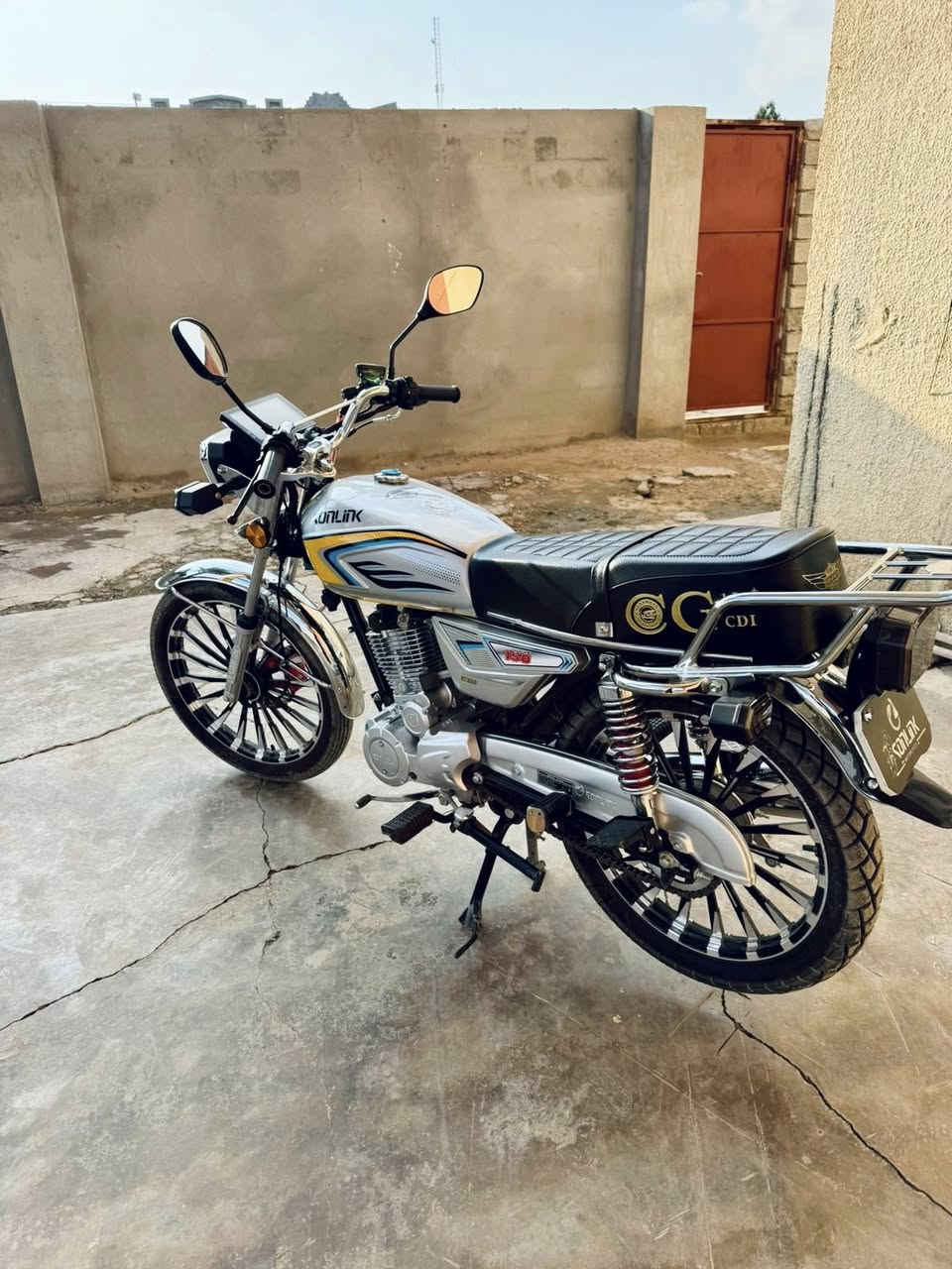 السلام عليكم للبيع دراجه موديل 2025

الدراجه بعدهه شركه صار شهر من مشدوده 

كلهه شرط نو سيفان تشغيل عل بعد دبل سويج

شاشه اكتورني السعر 800وبي مجال 

رقم صاحب الدراجه *********** 
عنوان بيجي
