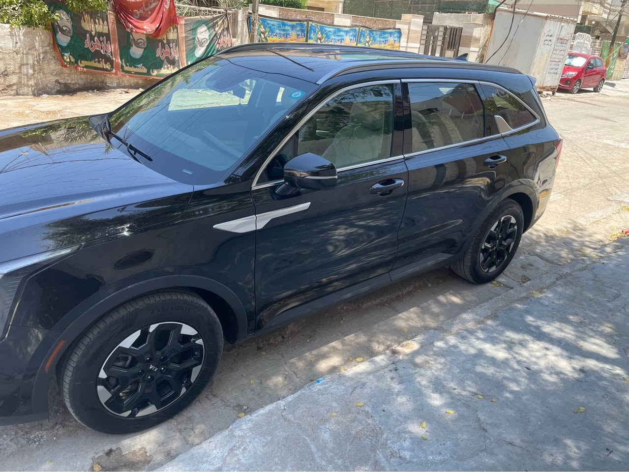 السلام عليكم 
سورنتو للبيع موديل ٢٠٢٤ 
وارد امريكي السياره حادثهه 
تقرير بدون قطره ماء او تبديل
نطخت عندي باب السائق ونصبغ 
موصفات 
شاشه 
 فول تحكم 
داخل ابيض جلد 
تدفئه كشنات 
محرك ٢٥٠٠
سبعه راكب 
صور الحادث ورقم الشاصي موجودات ويه الصور 
العنوان بغداد 
السعر 235 وبيه مجال 
وهذا رقمي السياره بسمي 
*********** بغداد, العراق

