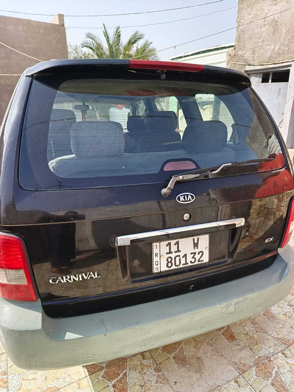 السلام عليكم كرنفال كاز 2000محدثه 2005 للبيع سياره حلوه تبريد شغال رقم انكليزي مكان السياره  والمالك السماوه راده 50 ورقه امراوس حسب القناعه موبايل  ***********
