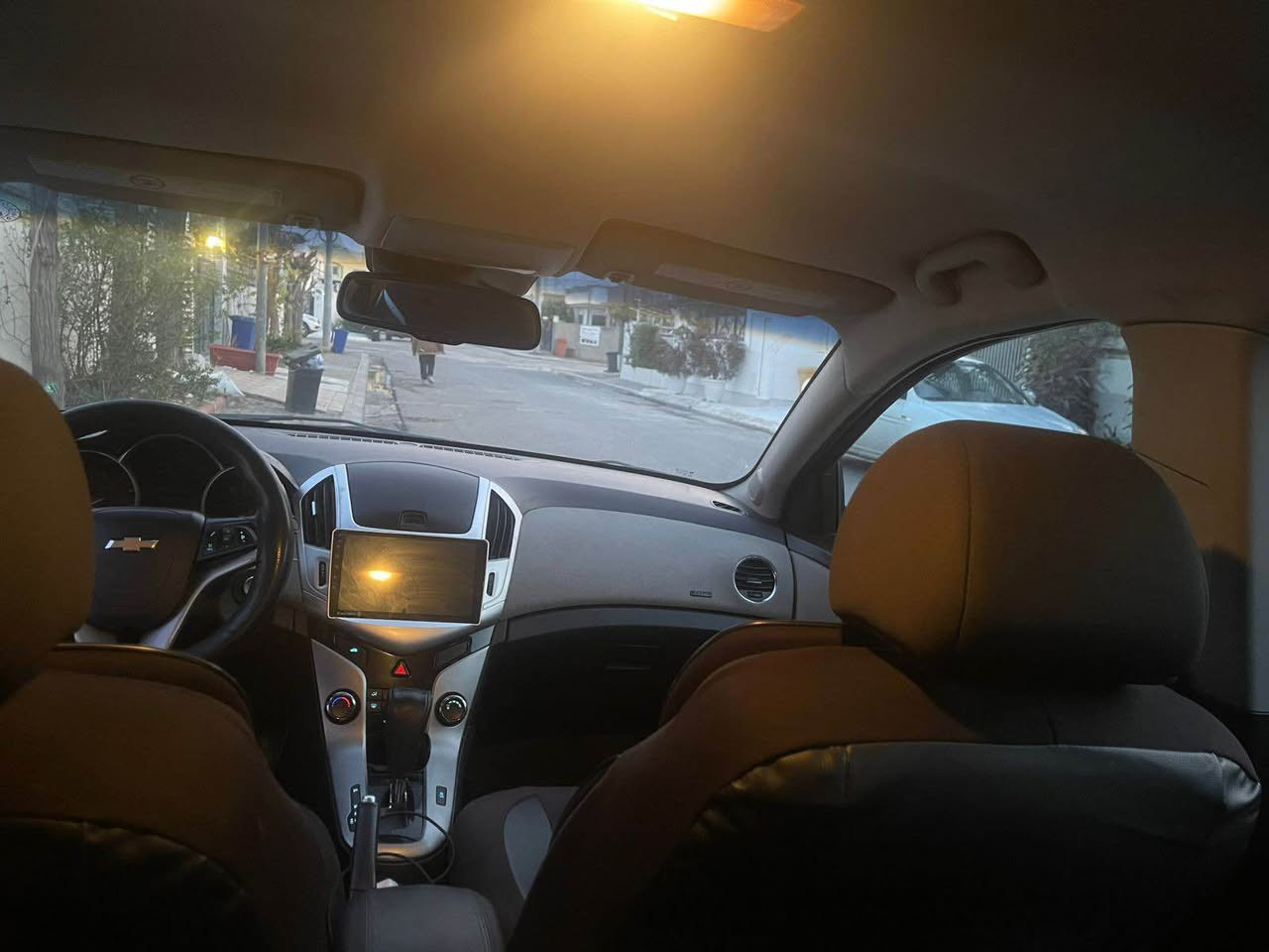 شۆفەلێت کروز مۆدێل ٢٠١٧ وەکوپارچەکان ٤رپارجە  ٢دەرکەو ٢چامرغ بێژۆرێو بێ ێرباگ جەمپەکی زۆۆر خەفیفی 
پشتەوەی هەیە گێرو مەکینە بەشەرت (نرخی ٨٨وەرەقەو کەمێک مەعە مەلە) ژ.*********** أربيل, العراق
