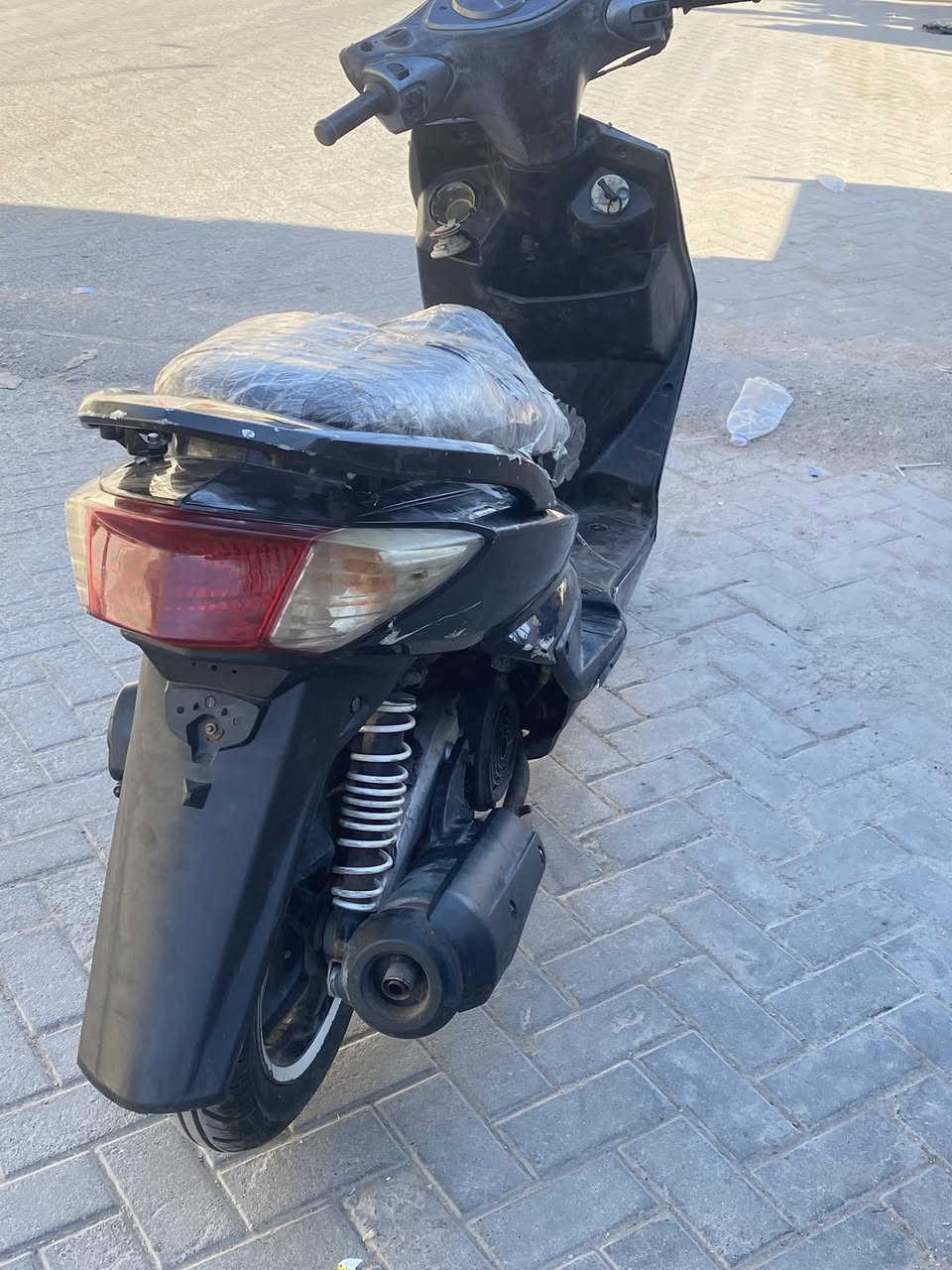 سلام عليكم دراجه سكنس فحل كابريتر المكينه مادري بيه يمكن مامفتوحه  كهربائيات شغاله الدراجه بيه ملاحظات قليله مثل الكلج الامامي بي صوت الدراجه يرادله ترتيب سعره ٤٠٠ وبيه مجال العنوان م الصدر الرقم ***********
