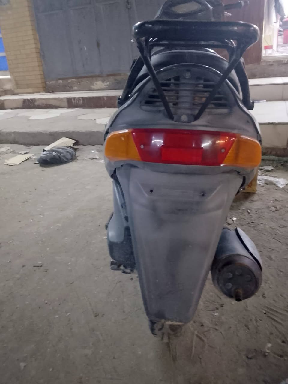 *🚲 للبيع دراجة سوزوكي 

*السعر: 750 الف دينار عراقي* مجال بسيط للشراي ا

*المواصفات:*
- *النوع:*  150cc
- *الحالة:* مكفولة حاوية ما مفتوحة، 
- *المحرك:* هندر ياباني اصلي اجه وياها من المصنع
- *الدراجة:* خير من الله، مكفولة ومجربة، شغل نظيف

*المكان:* البصرة - القرنة
*للاستفسار:* راسلني خاص او اتصل 

*ملاحظة:* الدراجة نظيفة ومكفولة، اللي يريد فحص وتجربة حياه الله. السعر نهائي 750 ومجال بسيط 
الرقم: ***********
