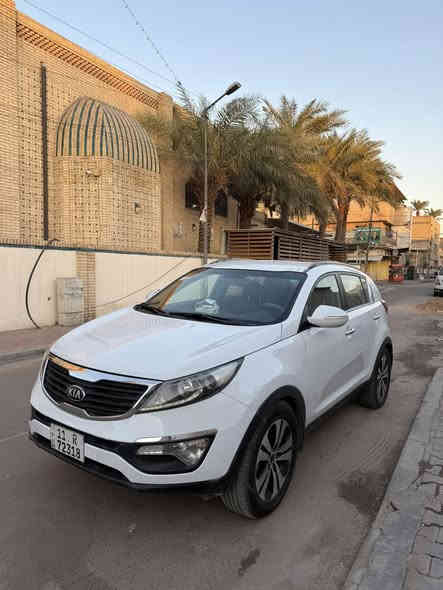 كيا سبورتج 2014 خليجي بغداد للبيع 
السعر ١٤٠ وبيها مجال بسيط 
السياره بيها صبغ صفحه السايق ( ضرر بابين مبدلات أصليات ) جهه السايق  
رقمها بغداد الدولي جديد وهزه جديد وباسمي 
محرك 2000 دوش المرغوب 
محرك وكير وصدر وتبريد وكهربائيات نضيفات جدا 
تخم تايرات وباتري جديد….. 
مري شفط وتحكم ستيرن وحاكيه اتصال وكامره خلفيه وبلوجتكترات زنون ونضام ايكو وحساسات امامي خلفي 
رقمي للاستفسار *********** اثير 
*********** اسيا 
مكاني بغداد المنصور حي دراغ
