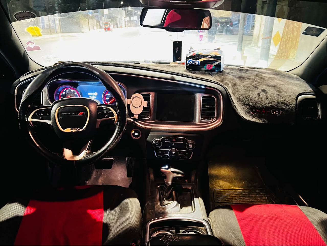 جارجر موديل 17 اصل  كلين بيه ضربه مسطرة بين الباب و الجاملق فقط ماشيه 65000 السيارة رقم دولي بسمي بصرة سنوية جديده تخم تاير كير و محرك و بدي كفاله السعر شدتين و عشرين و بيه مجال بسيط للاستفسار *********** Singapore
