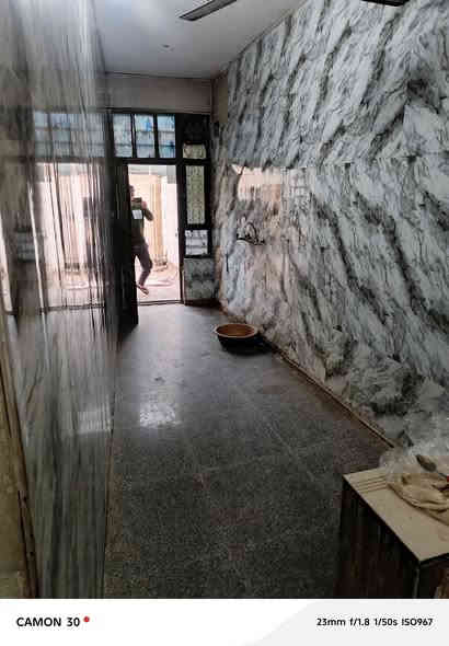 سلام عليكم عندي مشتمل ايجار في الشعب شارع الصحه قريب على مثجات تفاح مساحه 100متر بي غرف نوم مطبخ استقبال ايجار 400 الف ***********....
