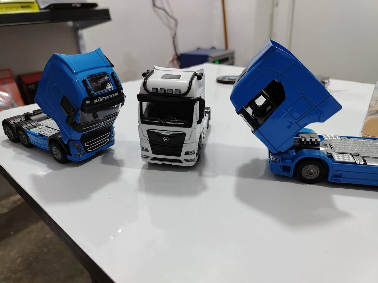 مجسمات تريلات سعر القطعه خمس الف مع التوصيل داخل كركوك
***********
