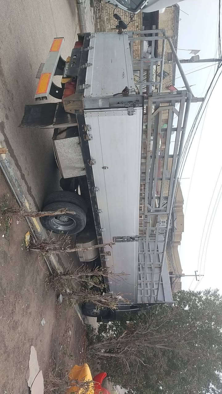 سلام عليكم سياره طيره البيع 70عادي  سته وربع سياره خير من الله لا صرف ولا بخار صفاح قطعه وحده بدي جديد سياره كبل لشغل مكان واسط. صويره القطعه لاستفسار ***********
خاص ما جاوب
