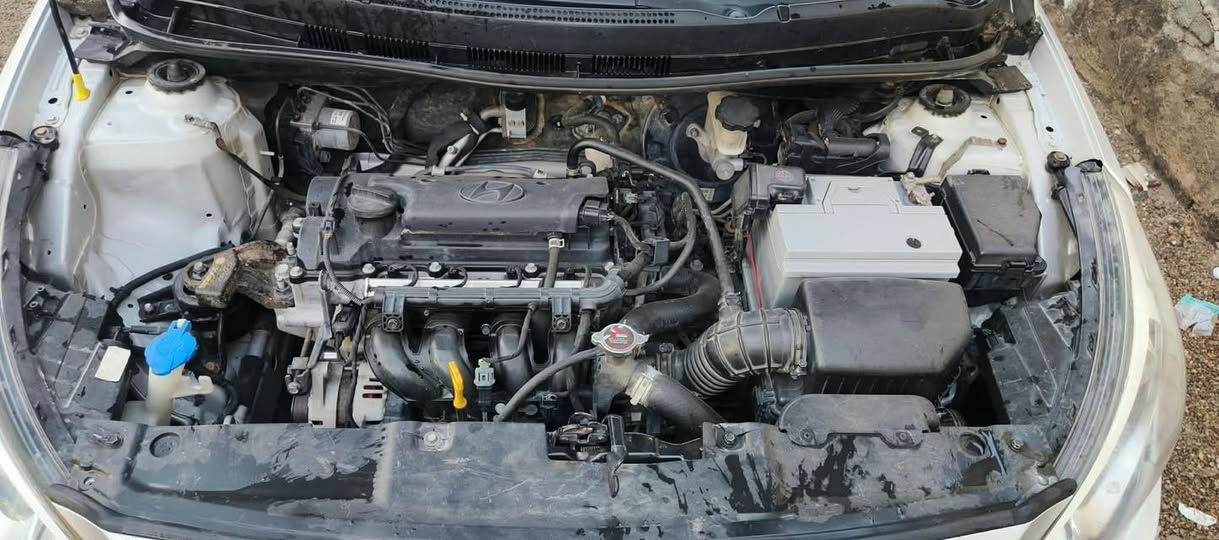 السلام عليكم اكسنت ٢٠١٦ خليجي سياره مكفوله من الضربه بس بيه طخات بسيطه مكينه جديده بس الكير عندي بوش ماعرف شنو عطله ابيع على هاي الوضعيه ***********
