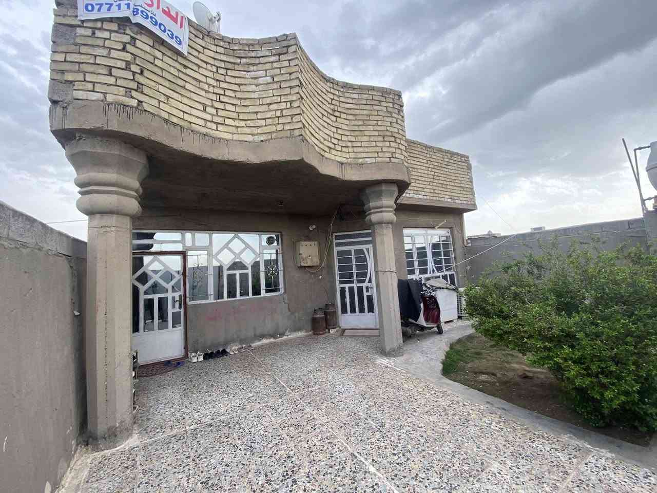 الدار للبيع بيت مساحه 200متر ونزال25مكاتبه سند 35 الصور كدامك وذا تحب تجي تشوف لبيت شارع المخازن مقابل الاعمده مال مجمع فيروز السكني على الشارع العام 100متر عن الشارع العام الرقم واتساب (***********)
سعر البيت 70قفل مابي كل مجال
