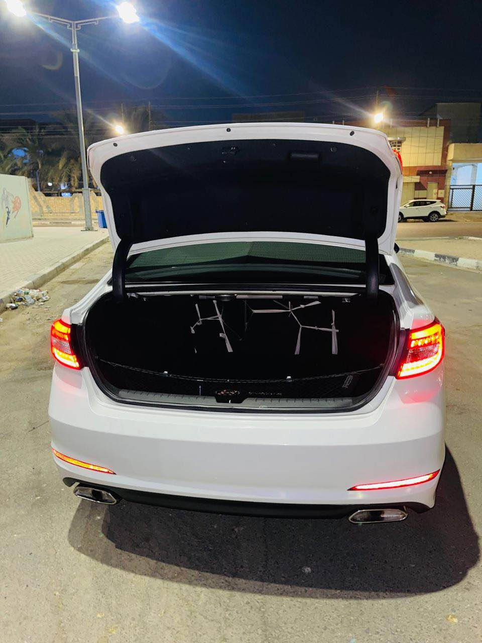 للبيع سيارة: هيونداي سوناتا 2015  لمتدد فول 
•الرقم: بصره دولي بسمي 
•المواصفات :
▪️المحرك: 2400 جي دي اي 
▪️لايتات زينون اصل. عالي ناصي 
▪️نضام ترحيب
▪️بصمات للأبواب مع بصمة تشغيل 
▪️بردات بلادي 
    دشبول مطعم بصاج ملكي + الابواب
▪️قمارة بانوراما قطعتين 
▪️حساس خلفي
ستيرن هيتر 
▪️رادار جانبي (نقط عمياء) بالمرايا الجانبي
▪️اشاير بالمرايا الجانبية
▪️كامرة خلفية قلاب اصل مع الستيرن
▪️شاشة الدشبول حجم كبير للتحكم بأيعازات السيارة
▪️گشن خزن ميموري
▪️تحكم فول كهرباء للكراسي
▪️تدفئة وتبريد للگشنات الأمامية والخلفية 
▪️تبريد قطعتين امامي وخلفي
▪️3 وضعيات للقيادة
▪️سستم صوت كامل بلادي + دمام بلادي
▪️تحكم ستيرن جهتين بلوتوث وحاكية وكروس سرعة وتحكم صوت 
▪️نظام ABS مانع انزلاق
سياره كفاله ما عده البنيد مصبوغ  مكان بدون فتح سبب الصبغ اثر تقشير 
▪️السعر : (155)
▪️رقم الهاتف : *********** البصرة, العراق
