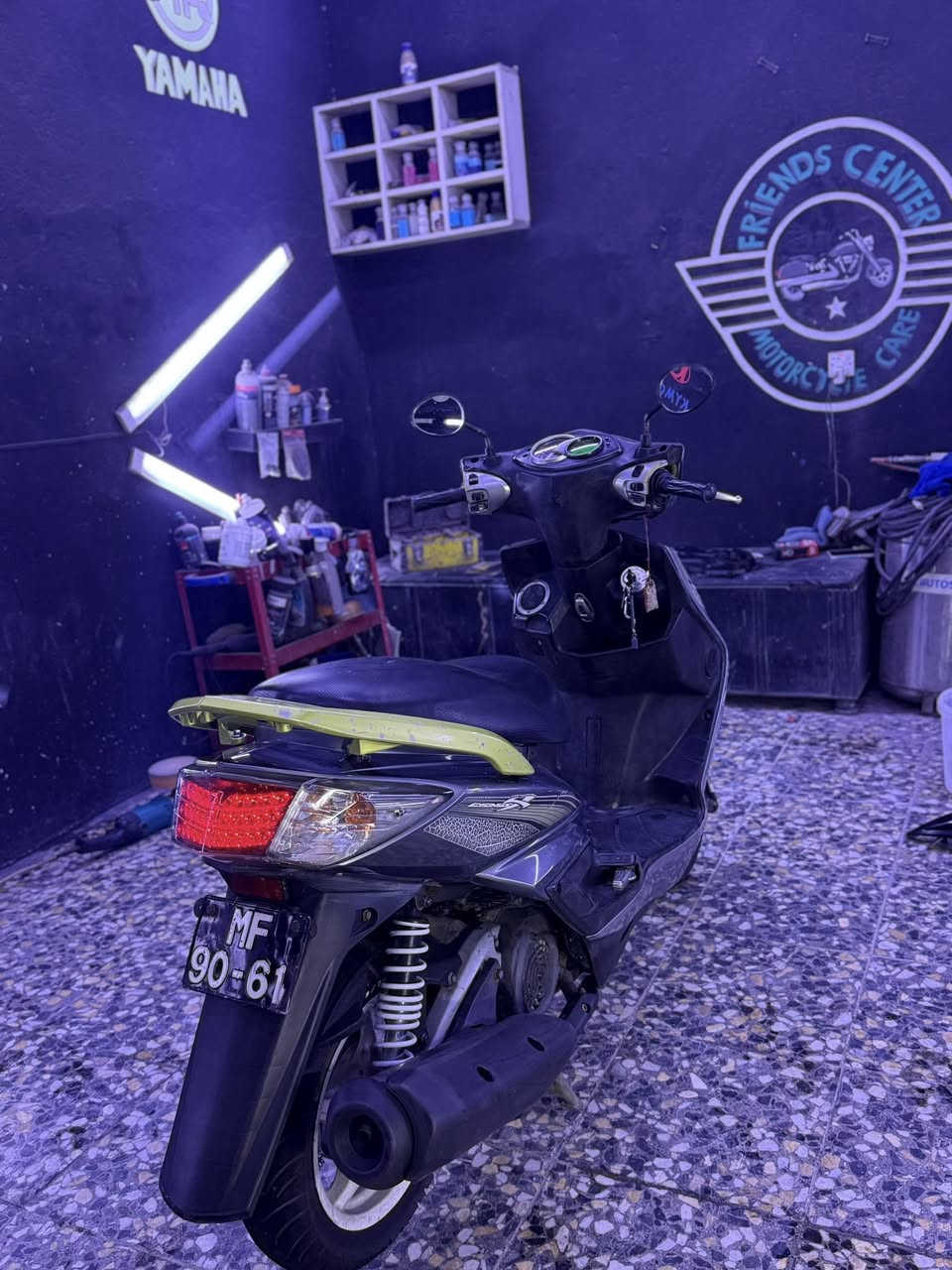 سلام عليكم
سكنس فحل طلاعات خمسينية دشبول احمر شرايط خضر 
ويالة بيض الدراجة بلادية من البرغي ومكفولة كفالة عامة مكينة وكفر وكلچات للأخير الدراجة مال جناي العنوان بغداد البنوك الشراي يتصل ***********
والمو شراي وميعرف بيهن لا يخابرني 👍🏻
