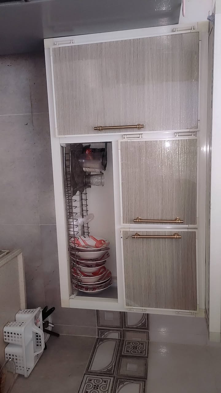 الأغراض جديد فقط استعمال 6 شهر فقط الكل شلع للبيع واليس فرد
مبرده عدد 2 بارفار سعر الوحده 150 
ثلاجه 13 قدم  مشتري 360 
بيع 200 
غسالة 7 كيول غسيل 
امشتري 250 وبيع 150
طباخ متوسط الحجم 
مشتري 260 وبيع 170 
براد ماي مشتري 175 بيع 100
كاونت شغل قطعين مشتري 250 وبيع 170 
الاتصال فقط شراي رجائن 
***********
العنوان بغداد راشديه
