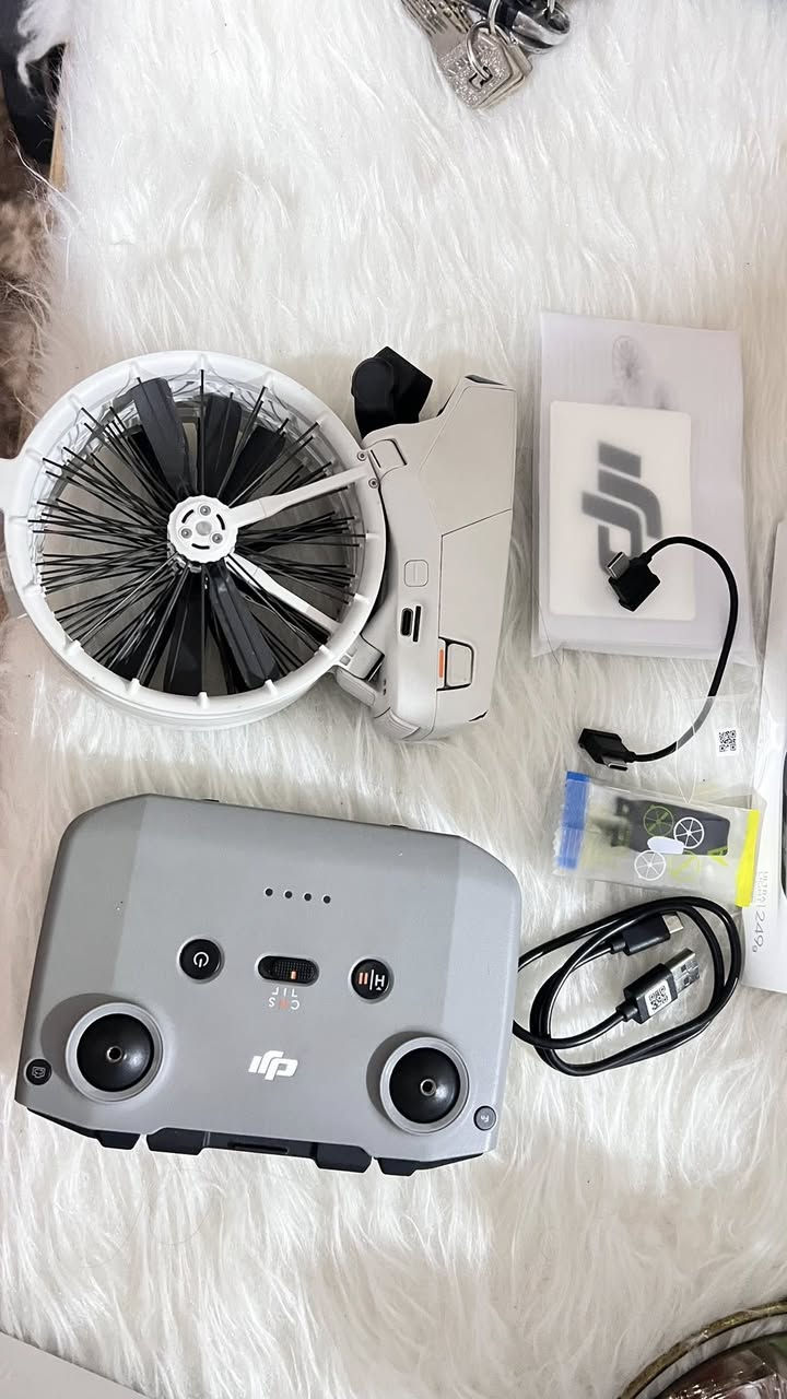 للبيع درون DJI Flip – سنكل 🚁
درون نظيف وجاهز للطيران، مناسب للتصوير الجوي وصناعة المحتوى.
أداء مستقر وجودة تصوير عالية من شركة DJI المعروفة.

المواصفات:
 • تصوير فيديو عالي الدقة
 • كاميرا ثابتة مع نظام تثبيت
 • تحكم سهل وسريع الاستجابة
 • مناسب للتصوير والسفر وصناعة الريلز
 • خفيف وسهل الحمل بيها  موصفات خير من الله  تابع اليوتيوب 

ملاحظة الباتري الغلاف بي كسر أثناء الشحن وما يئثر 
السعر: 700

📍: الموصل
للاستفسار أو تواصل خاص


**إذا كنت صاحب هذا الإعلان وتريد حذفه لأي سبب، رجاءا أرسل رسالة إلى الدعم الفني**