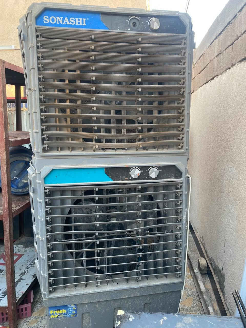 مبردة  حجم كبير بيها بنكتين  طول مترتين عرض متر ماخذها ب 800 رايدها بيع مستعجل قفل 300 شراي تعال افحص حمل وروح لا تعامل وتعبني   وات ساب ***********
