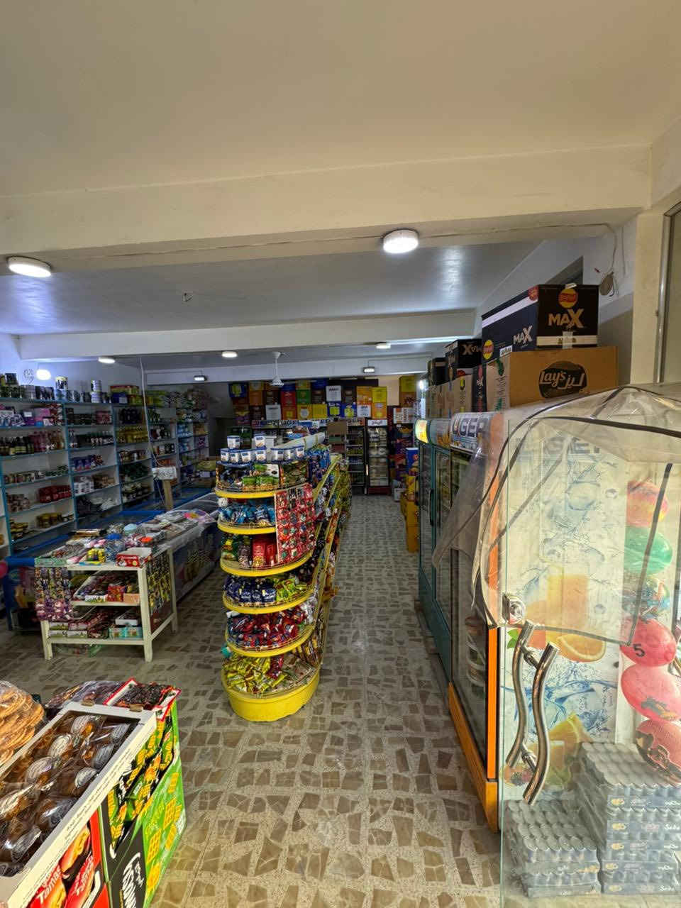 اسواق للبيع المكان كربلاء حي النضال قرب المصتوصف بالضبط  مساحه 75 متر
بل قرب 4 مدارس ابتداي ومتوسطه وعدادية

تحتوي على 9 برادات 4مجمدات 1سبالت 3طن شاشة كامرات سفينه وسطيه اجار 400 باقي التفاصيل الاتصال ***********

