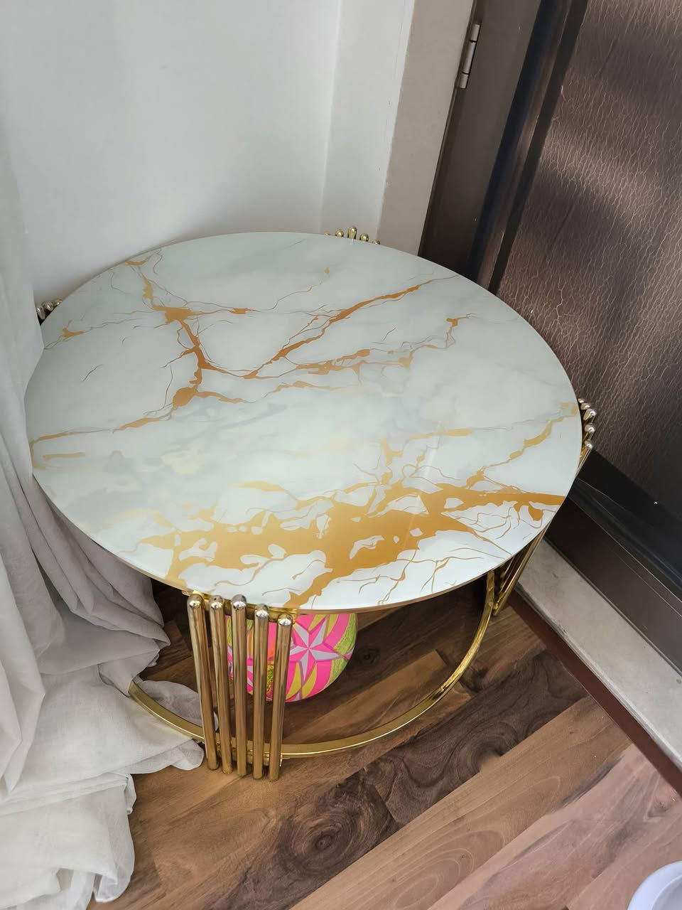 ئەم ئەشیایەن بۆ فرۆشتن
نرخەکان لەسەر وێنەکان نوسراون

سلێمانی 

***********
