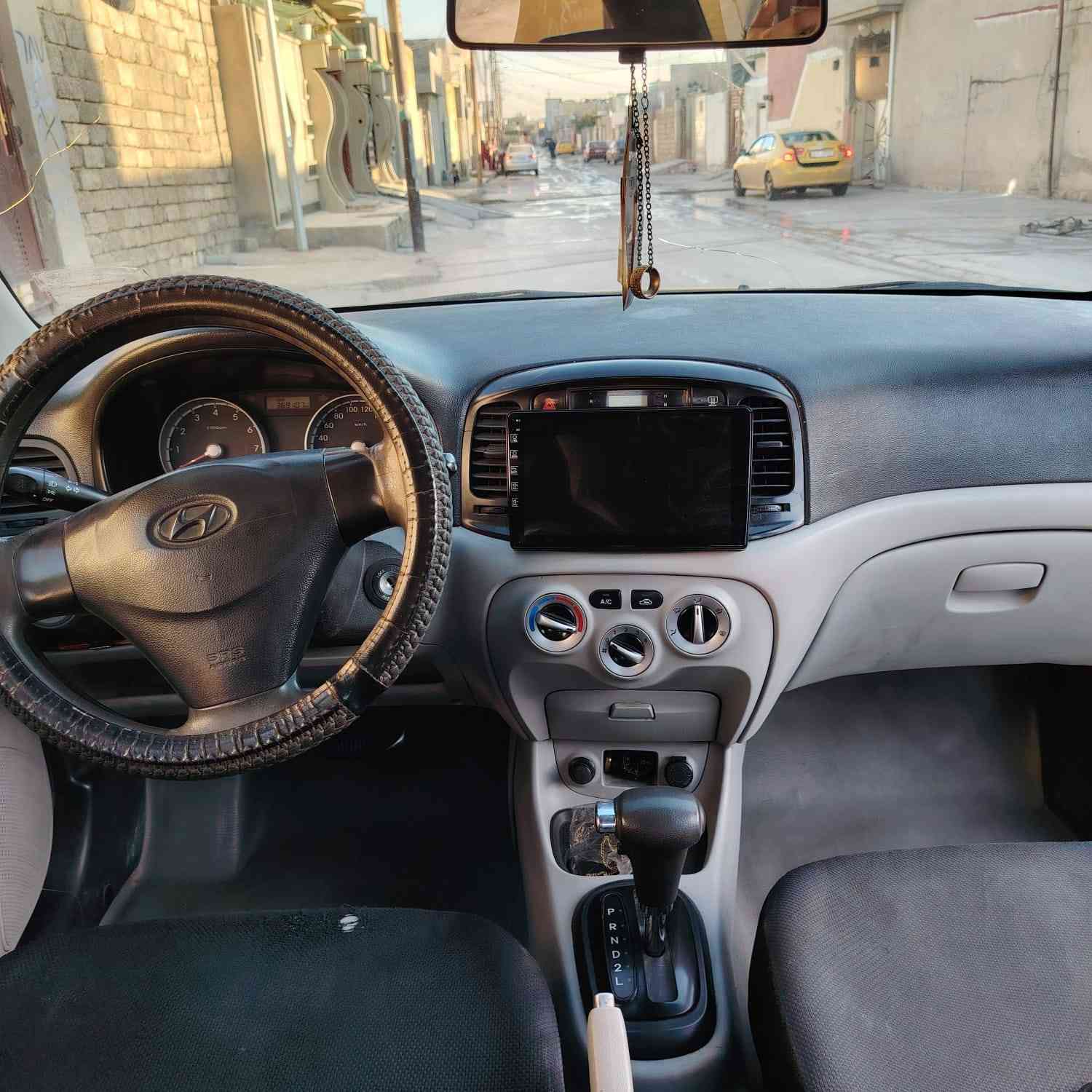 السلام عليكم اكسنت كندي موديل 2009ضرر جاملغ اليمين لغد فقط باب الوره بي معجون  والباقي تلكيطات مال تكسي هيئة وغرامات صفر طخم تاير ويلكب جديد كير شرط محرك بي بخار كابون بانزين بيها السيارة بااسمي شرط التحويل السعر 85 بيها مجال شي قليل للتواصل اتصل على الرقم ***********
