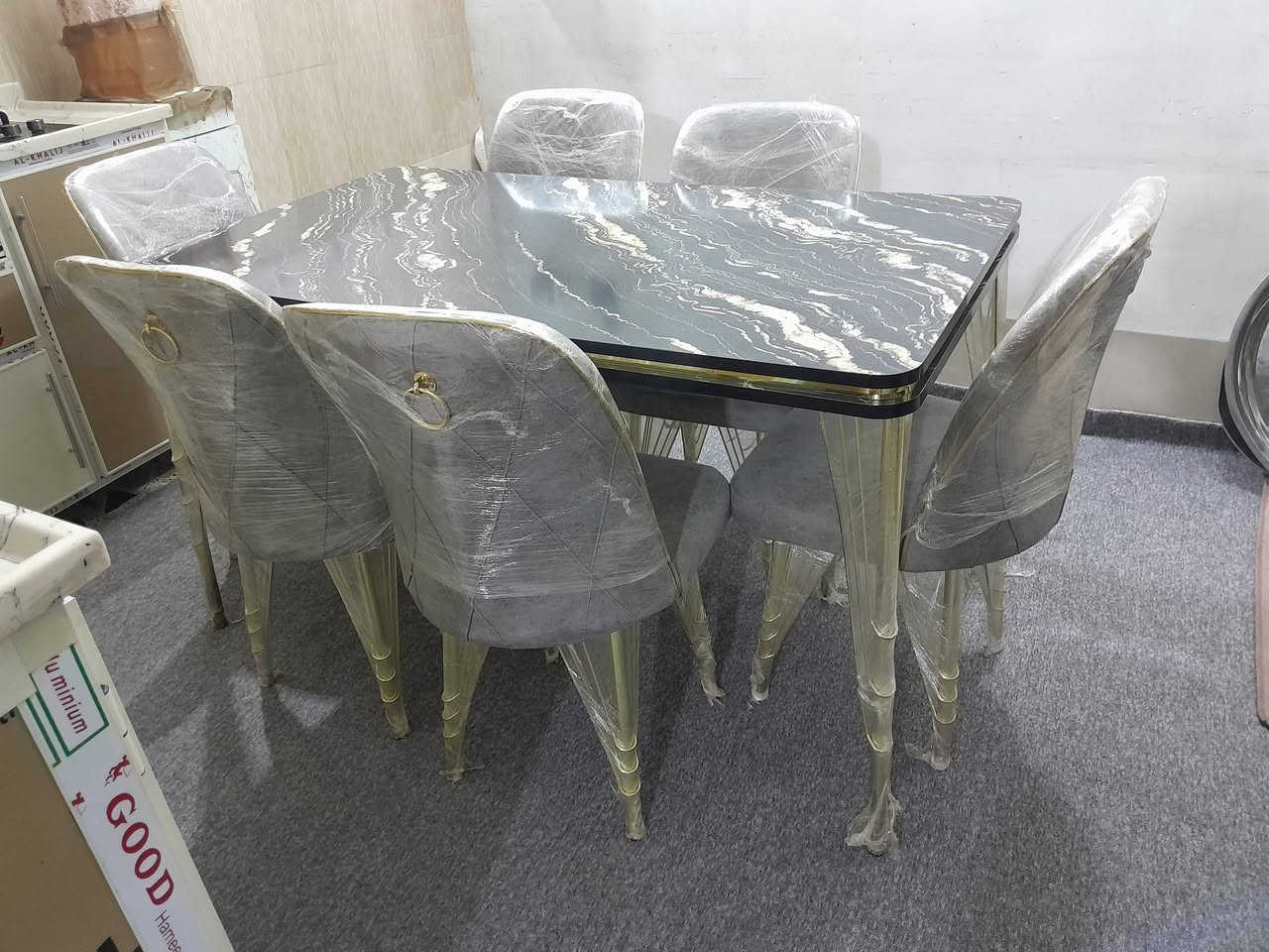 ميزطعام للبيع جديدالسعر٢٤٠ميزابلازمه هم جديدالسعر٦٠طبلات السعر٢٥تخم كولش جديدالسعر٤٥٠العنوان الشعب *********** التصال عله هذا الرقم اوعله المزنجر
