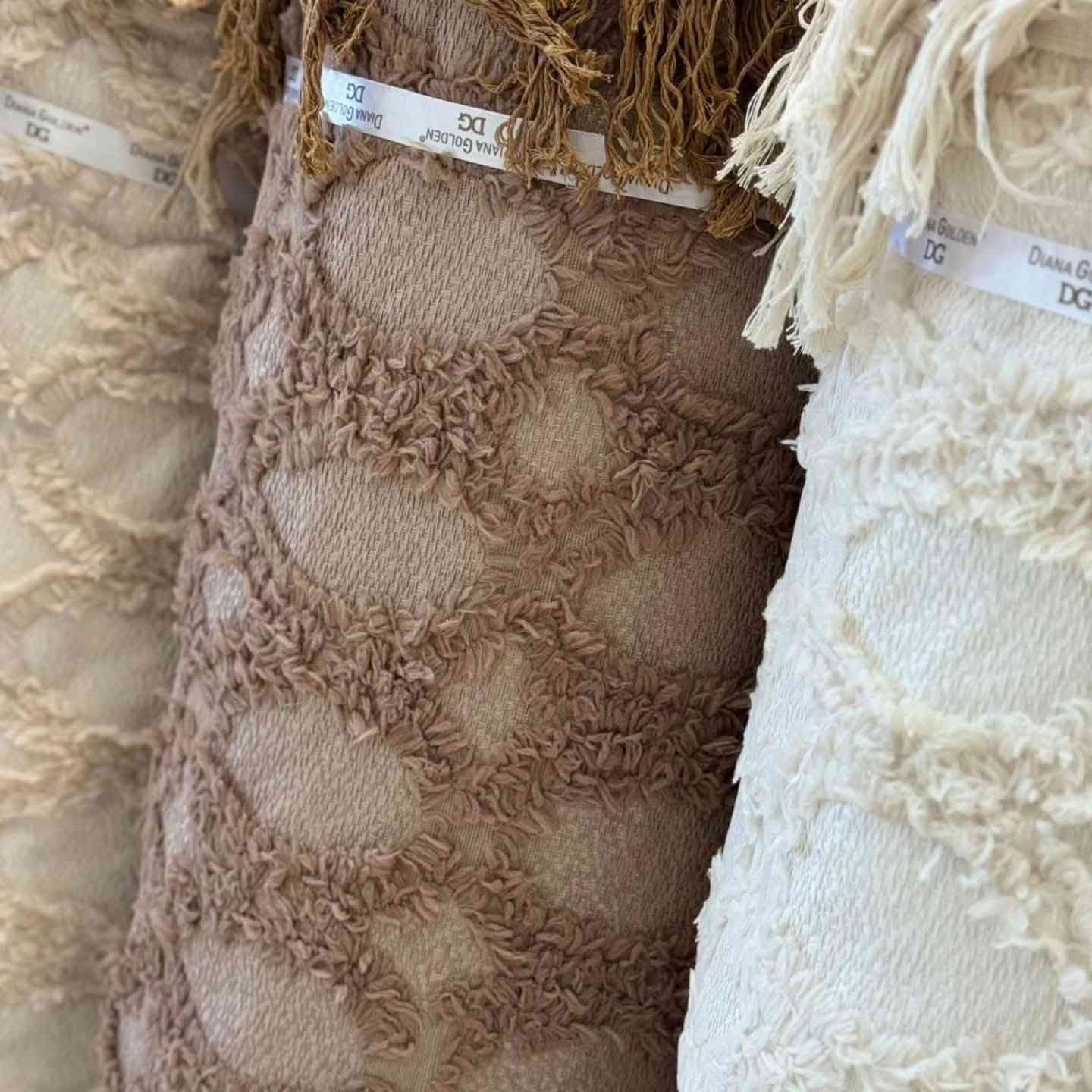 #فيروزه للمفروشات

مفارش تخم بوهيمي أمتار

العرض 90سم  طول حسب طلب
الضهر جلد محبب مانع تزحلق #بوهيمي #ترند #فولواكسبلور #لايك #فولو #1millionauditioاو #fpyシ #اكسبلورر_فولو🔥💜 #followersreelsfypシ゚viralシfypシ゚viralシalシgood


**إذا كنت صاحب هذا الإعلان وتريد حذفه لأي سبب، رجاءا أرسل رسالة إلى الدعم الفني**