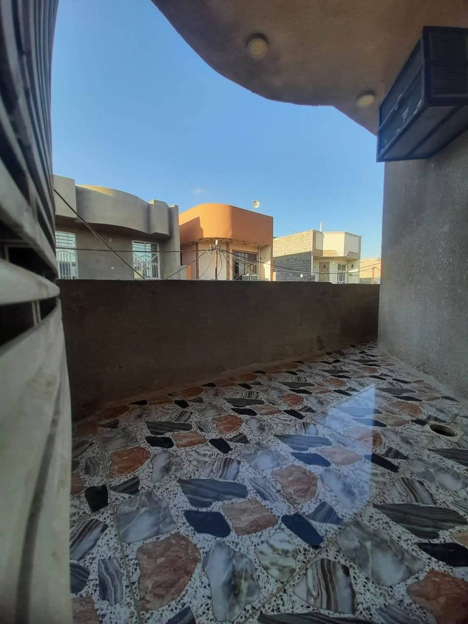 دار للبيع في بعقوبة البحيرة ١٠٠م ٣ غرف نوم وصاله ومطبخ واستقبال ومخزن وصحيات 
للأستفسار الاتصال على الرقم 
***********
