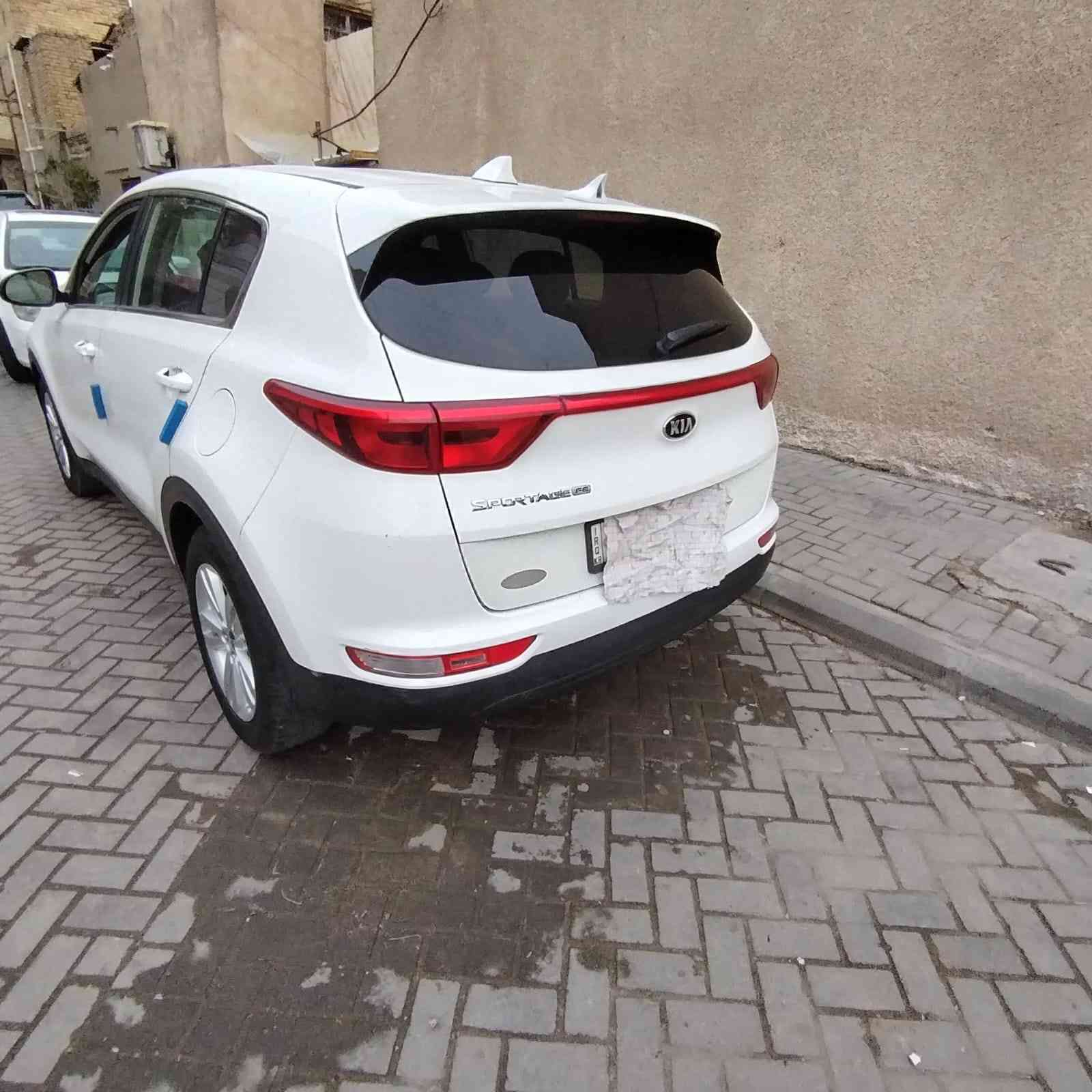 السلام عليكم
كيا سبورتاج مديل 2017 وارد امريكي مكينه 2000 GDI

رقم سليمانيه انكليزي 

مواصفات نص فول 

شاشة كبيره 

كامره خلفية 

قطعتين تبريد

هواي بيها مواصفات

حادثها داخل سونارها موجود 

السياره ستعمال شخصي وخير من الله 

السعر 155وبيها مجال بسيط 

ماشية 111الف 

***********الاستفسار 

مكان بغداد
