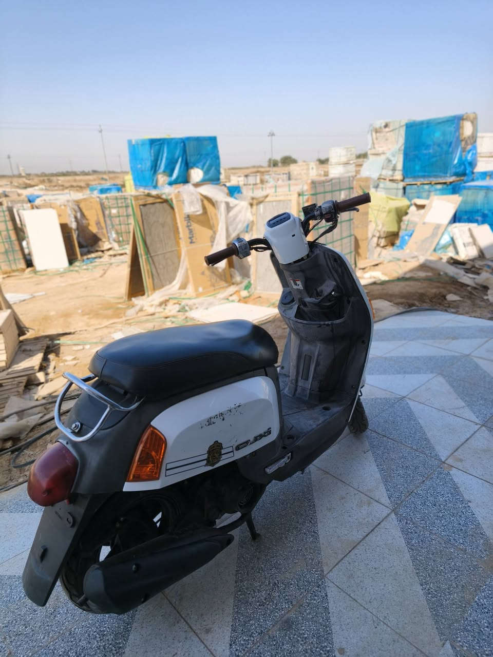 بوليسي نوزل الدراجه بوضع الرمبه شرط ما مفتوحه ومال جنايه الي يريدها يراسلني او يخابرني ***********

