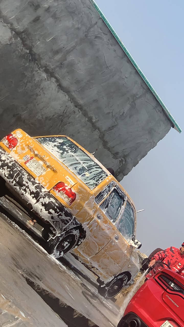 سايبه صفره مديل 14 سنويته صاقطه تاخذه مصفره من كشي مكينه كيه برايد جديده كهربائياته كله شغاله حته الماسحات 18وبيه مجال قليل عنوان بصره قضاء المدينه رقم ***********
